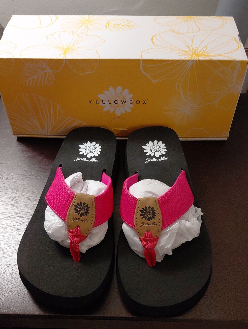 Yellow Box Fuchsia Flance Flip Flop Sandals with Tan Logo. NWT - Picture 2 of 7